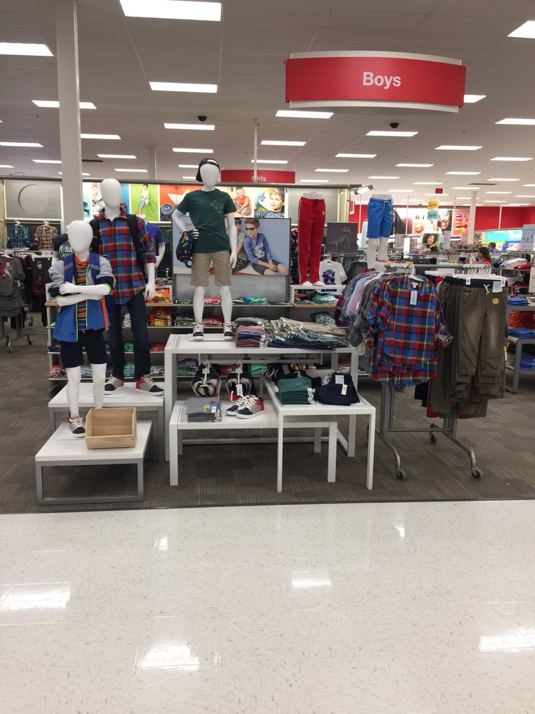 naranjo_stacey's tweet photo. Getting the boys department back to school ready today with Team Member Jody. #target #targetstyle #targetvisuals #visualmerchandising #vml #T1830 https://t.co/mJQf1yWXIP