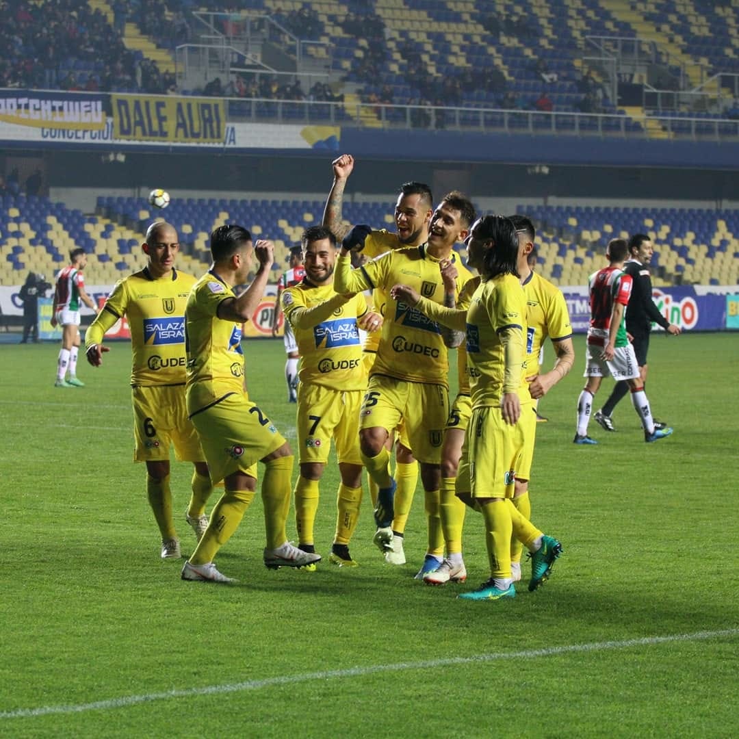 FutbolUdeC's tweet image. El Campanil es el puntero exclusivo del torneo ⚽⚽
@FutbolUdeC tiene 36 puntos, uno más que @CruzadosSADP su más cercano perseguidor.
Revisa la nota de CD UdeC:
cdudec.cl/futbol-udec-es…

#GanaSinOrgulloPierdeSinRencor