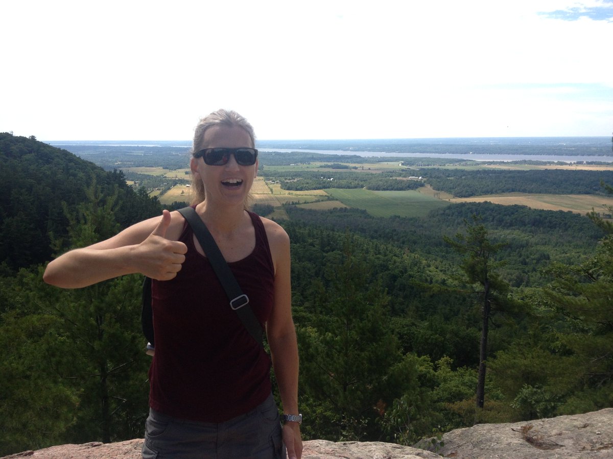 PennyMo74652437's tweet photo. Great day for a hike in Gatineau Park! https://t.co/yyM51ORxLt