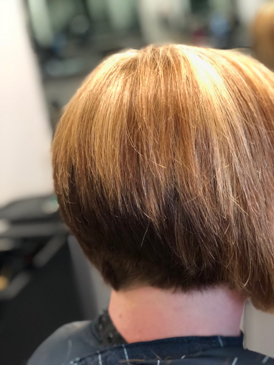 FutureHairVan's tweet image. I love the shape of this #razorbob by my student today #FHTC #hairschoolstudent #besthairschoolvancouver