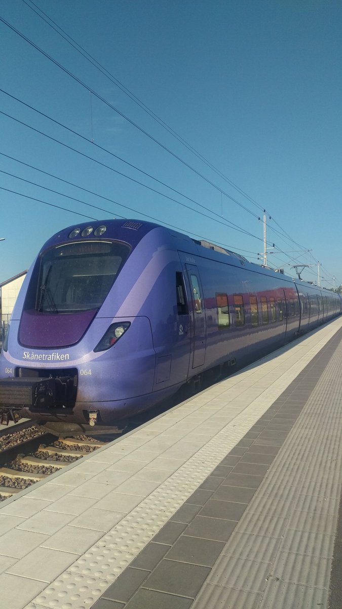 170 kм цаг хүртэл хурдлана шүү дээ....хот дотор орохоор газраар туучна...чимээ шуугиан юу ч мэдэгдэхгүй..

Монголдоо ийм зам...богоонтой болчихвол ч...

...юу!!!...аан тийм л дээ...нүүрс зөөх богоон замаа тавиагүй байж..ийм юм яриад ч яахав🇲🇳🇲🇳🇲🇳