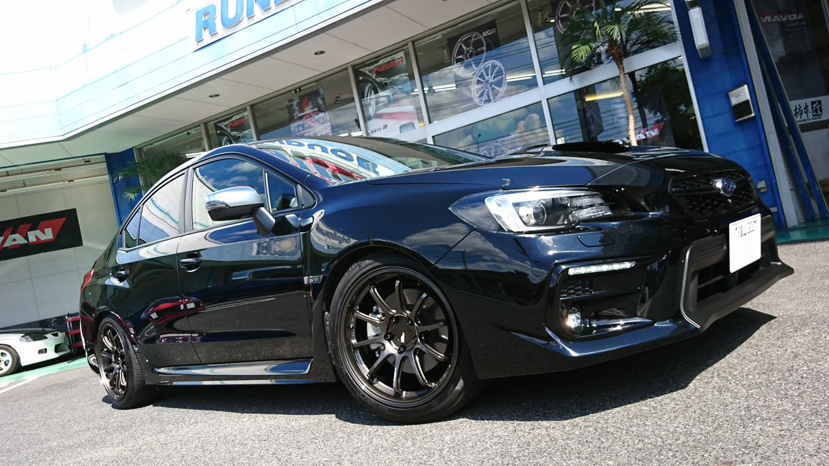 Original Runduce A Twitteren 昨日に続いてadvanracingホイール交換です 今日はwrx S4にadvanracing Rs Dfを装着です 昨日と同じく一本あたり約3 軽量となっております 同時に車高調交換です ブラックのボディにダークブロンズが渋いです Originalrunduce