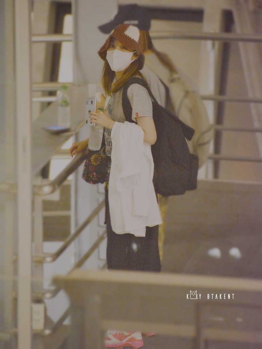 KoyBtakent's tweet photo. 180820 BKK 🛫ICN
It is a very cute picture. Thank you for look at us. 🙏😁❤ @krungy21
ชอบรูป set นี้มาก เป็น set ที่น่ารักและดูอุบอุ่น 😁👭
#Sawasdeekadara #sandara #2ne1 #DARA https://t.co/KAYaTezytt