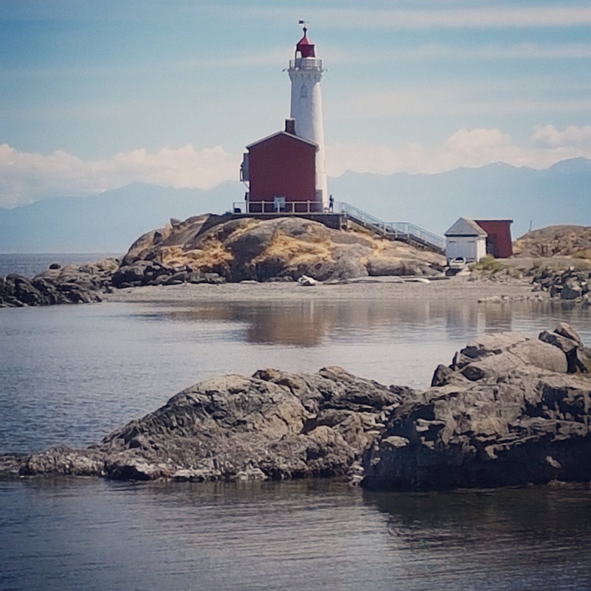 MrsIlott's tweet photo. Explored my backyard today w/ the kids. @FortRoddFisgard is 💯% worth the visit, especially on a beauty of a day. 

@ParksCanada #yyj #ExploreVictoria #FortRoddHill #FisgardLighthouse #exploring #getoutside #familytime https://t.co/FBRuHkE9ON
