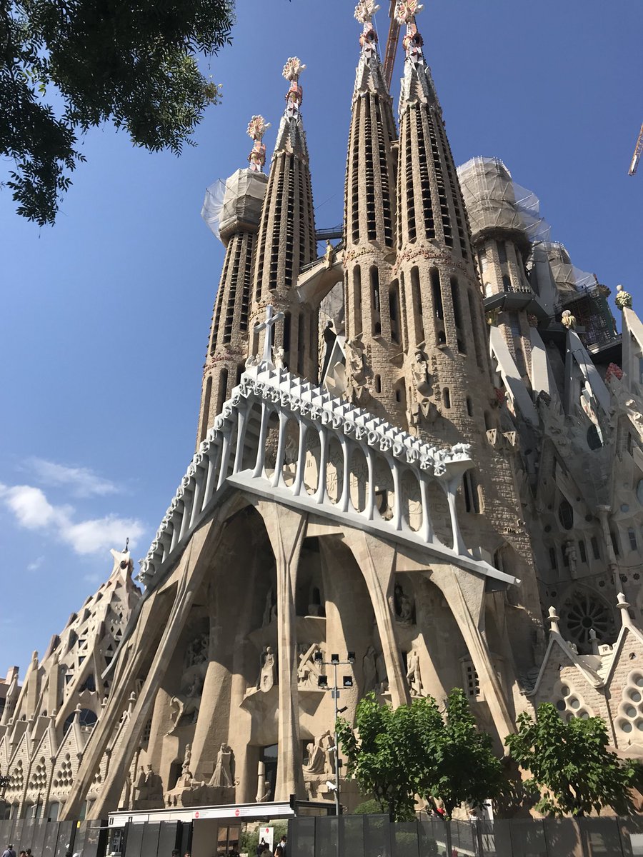 dennisendebbie's tweet photo. #Barcelona wat een schitterende stad #Adios we komen zeker terug👊🏻 nu op naar ons eigen mooie #Heumen👍🏻 https://t.co/044qfHOAD4