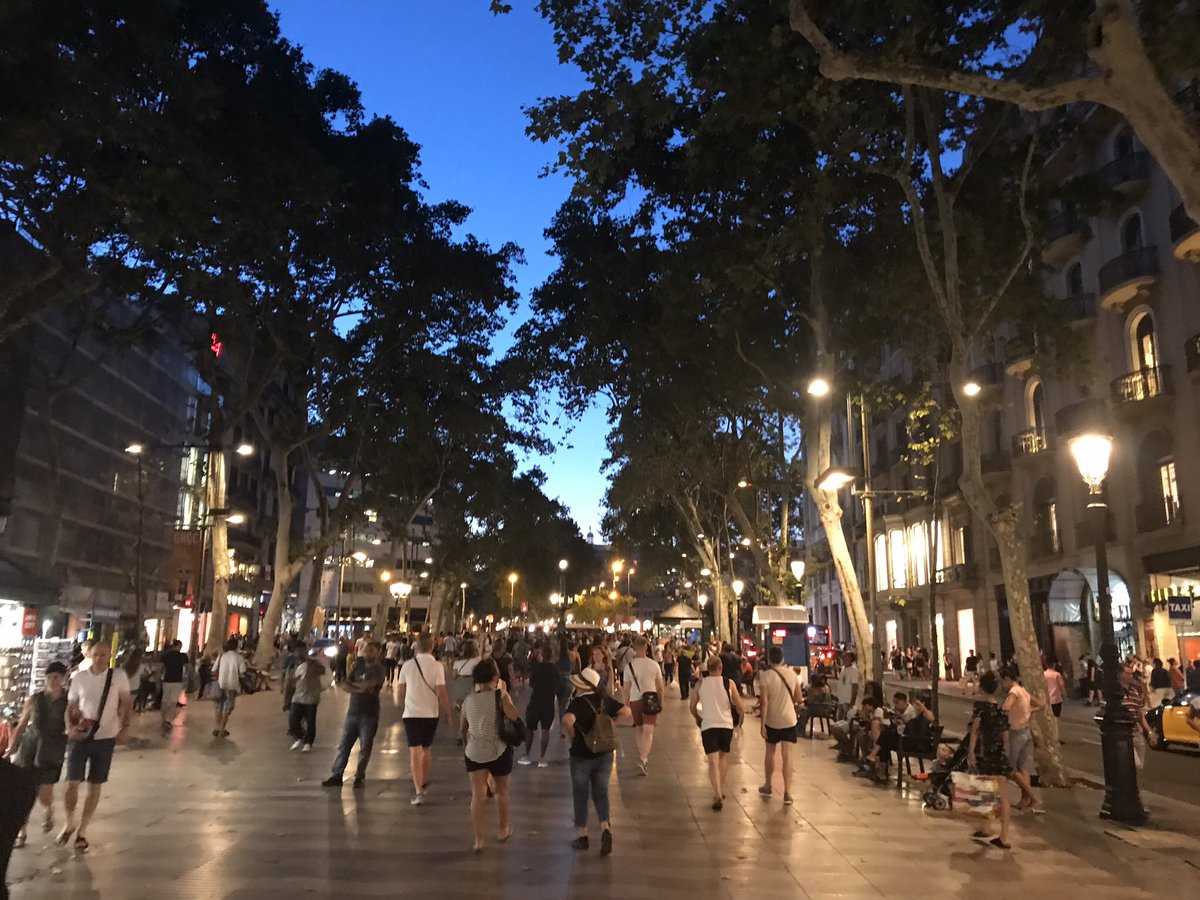 dennisendebbie's tweet photo. #Barcelona wat een schitterende stad #Adios we komen zeker terug👊🏻 nu op naar ons eigen mooie #Heumen👍🏻 https://t.co/044qfHOAD4