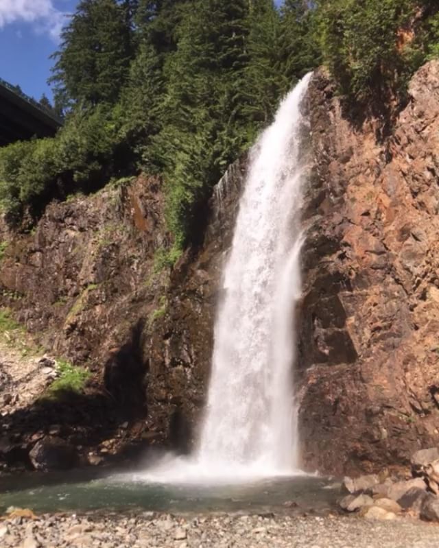 MicrosoftCP's tweet photo. A perfect day for a quick hike to Franklin Falls on the South Fork of the Snoqualmie River.

This #LiveImage was automatically captured while shooting stills using the #MicrosoftPix camera app.

#FranklinFalls #SnoqualmieRiver #wanderwashington #cascadia… https://t.co/iGS0ubpXkh https://t.co/bMmHVEhevY