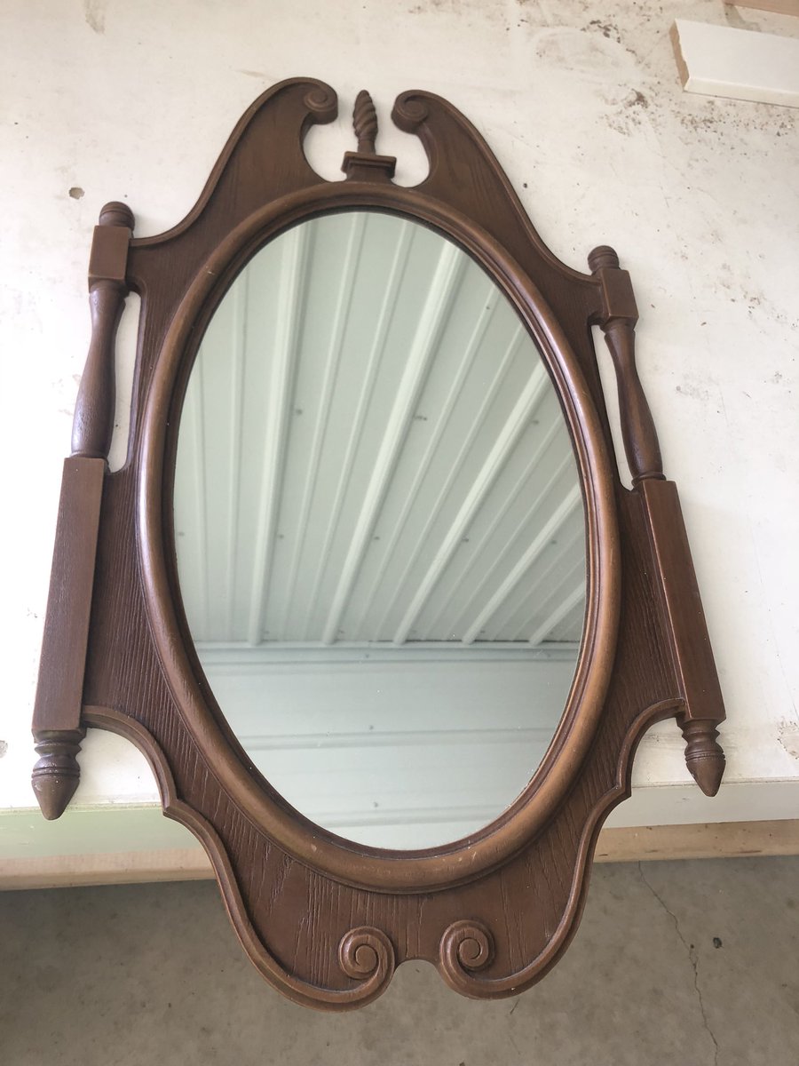 dmc_designs's tweet photo. Gave new life to this thrift store steal.
$5 mirror + some spray paint = a sunshiny spot to check your look! 😁
Looks very Disney’s Beauty &amp; the Beast to me.. 🥀
#Vintage1970 #Refinished #HomeDecor #DisneyInspired #BelleYellow 💛
#DMCDesigns https://t.co/bqwrs5eOsX