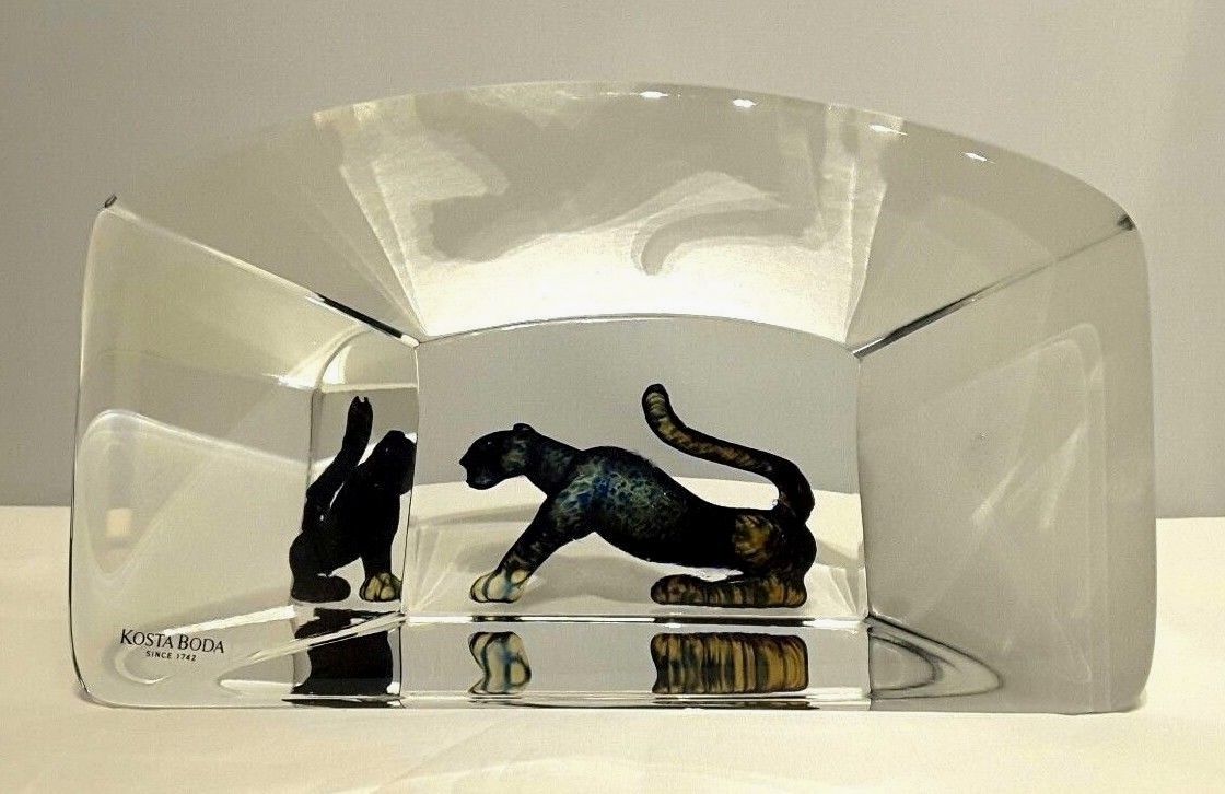 Seraphimslair's tweet photo. 🌸Kosta Boda~by Bertil Vallien~#Sweden~Viewpoints Series~Art Glass~#Panther~#7099517
https://t.co/bu3IKOrvZP
#Seraphimslair's #GlassShack &amp; #PotteryBarn has the perfect #Gift for #Xmas in #July #ChristmasInJuly #XmasInJuly #Jewelry for your #airbnb #home #PantherPride #USA #UK🌸 https://t.co/3Ci0s6zmwE