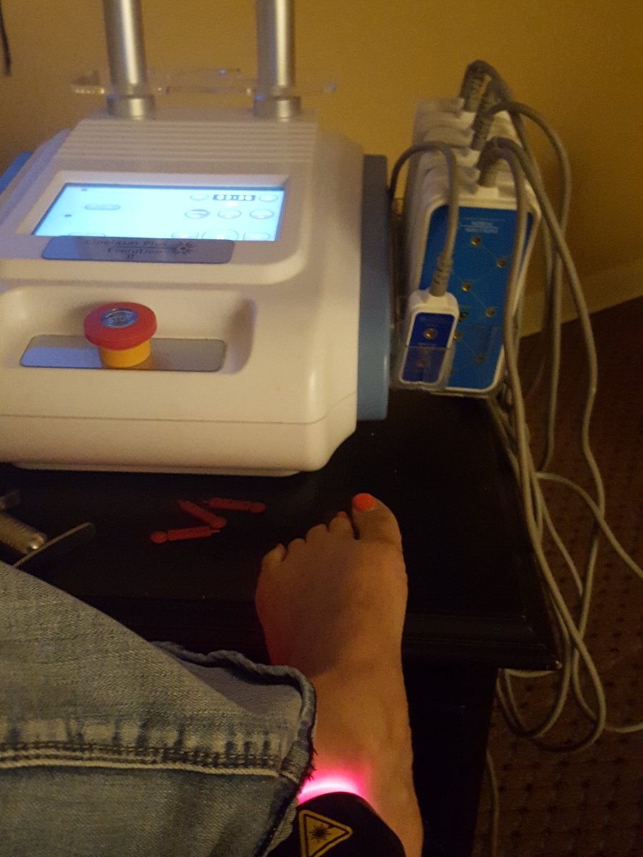 VibingwDonielle's tweet photo. #SaturdayMotivation Spending my Saturday night at the #office working my hormones and behavior class for @SaybrookU. As well as getting a little laser #therapy for my Achilles #injury. Time to get #functionised. Comp in 2 weeks!! #PhD #fitness #wellness #goals #beautybrainsbrawn https://t.co/RVrvsXI79v
