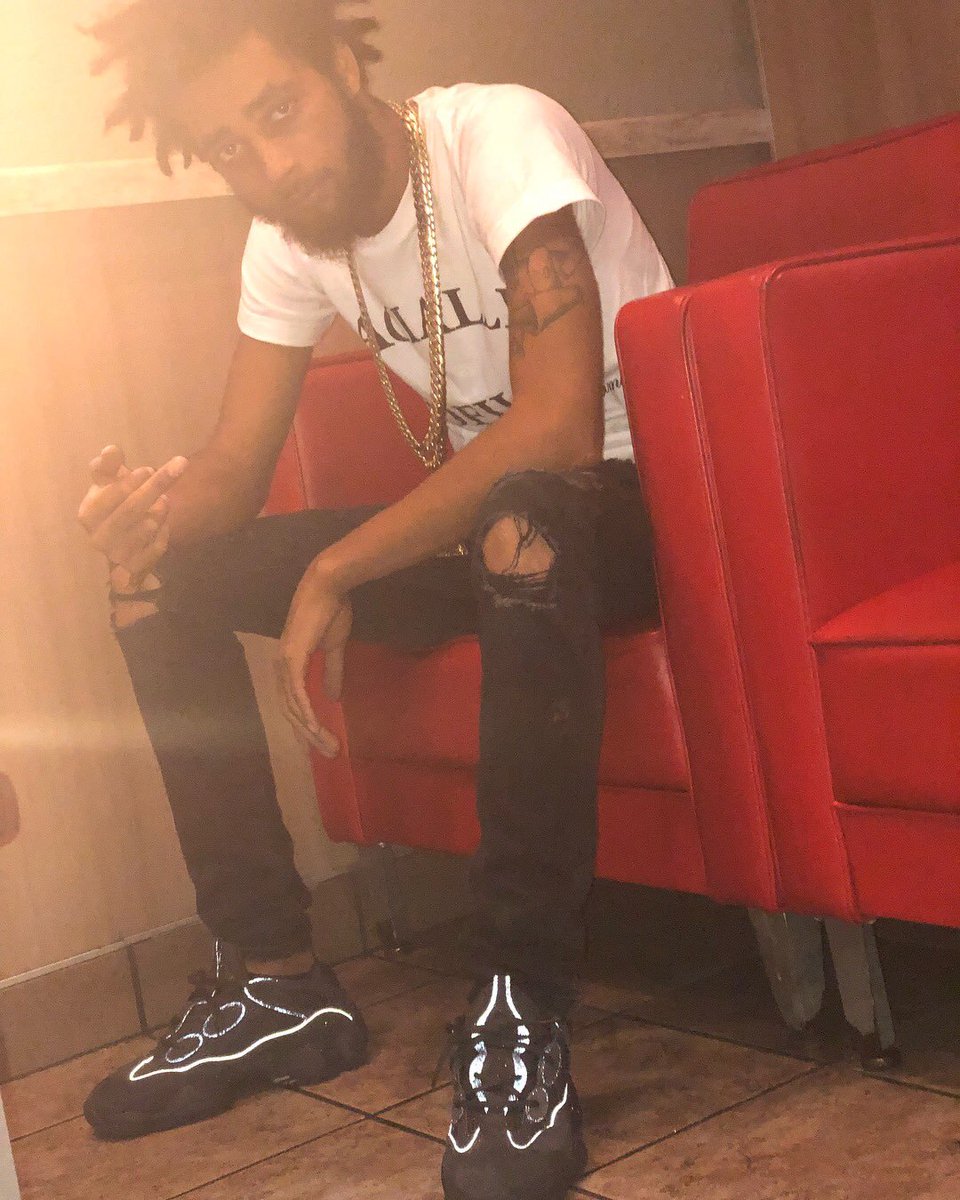 2200__93's tweet photo. Big bra died since I ain’t been the same drugs don’t even help for the pain 🖤🙏🏾 #LLP #LLJBO #LLFARI #LLHLJ https://t.co/CnxUcox7f5