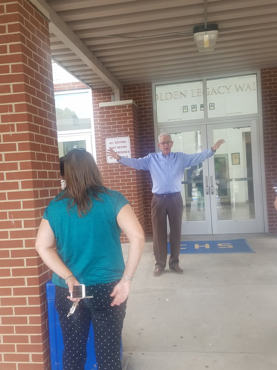 DosesofDula's tweet photo. The wisdom that we(cohort IV) benefited from Dr. Martin.... priceless!!! #formersuperintendent #countycommissioner @HighPointU https://t.co/2wWXlXR55h