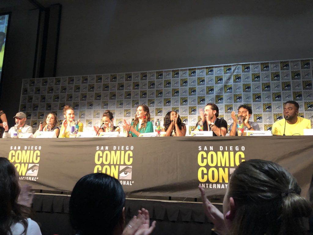 DominiquePCBR's tweet photo. Cast no painel agora! (via: @WynonnaEarpPod). #WynonnaEarp https://t.co/pULzsdaxP9
