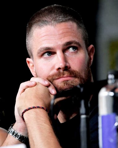OlicitysArrow's tweet photo. Stephen Amell and Emily Bett Rickards during the #Arrow panel at San Diego Comic-con on July 21, 2018 https://t.co/ubLWskkujP