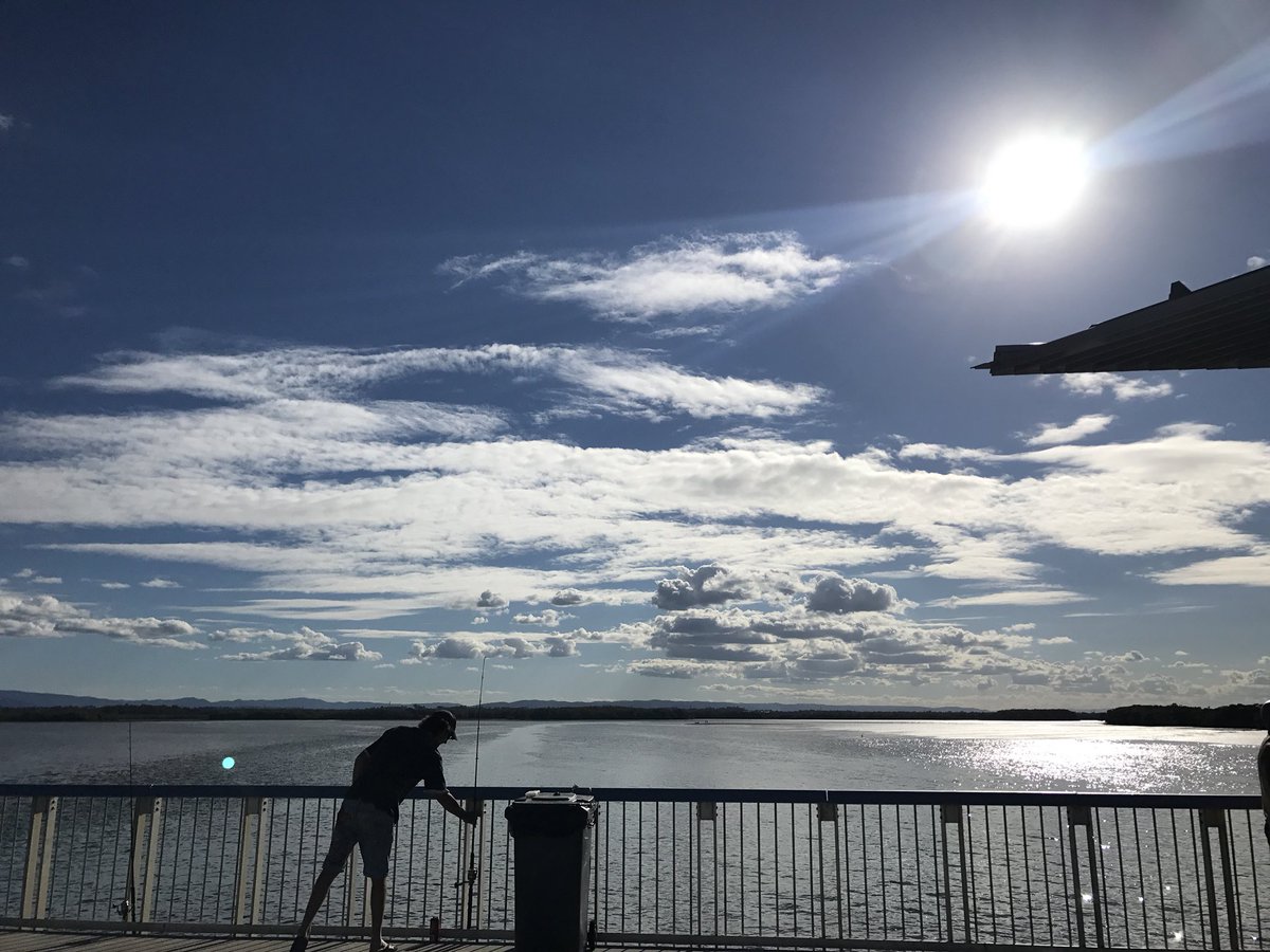 어제 소문과 스크래치를 했다는게 사실인 건가..... 지구 반대편에 이런 하늘을 가지고 살고 있어서 하나도 부럽지 않는데 왜 눈무리... 😂😭😔 
내년초에 콘서트 꼭 해주기.. 맞춰서 비행기표 끊을테다. 🤯