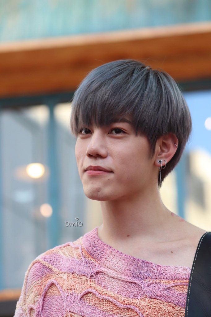 ChaHun_omio's tweet photo. @1228_omio @NFlyingofficial 180714 대구 동성로 버스킹10

@NFlyingofficial
#엔플라잉 #NFlying
#HOW_R_U_TODAY #차훈 #ChaHun #チャフン #고먐미 #하루톡톡 #먐미톡톡 https://t.co/ZQpxlsw1Dz