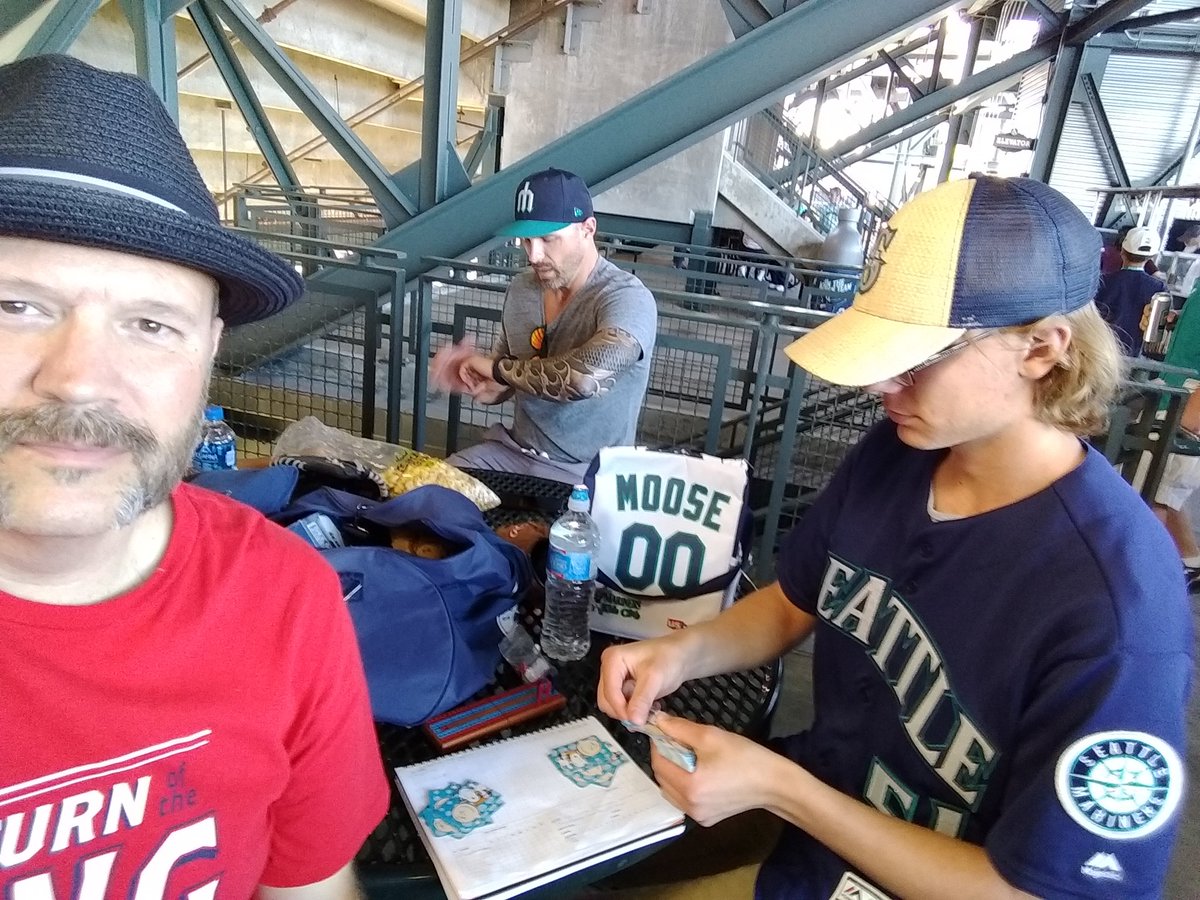 arterialturns's tweet photo. Here to get that Gordon bobblehead and witness regreso del Rey.
#HappyFélixDay #TrueToTheBlue #WhereIRoot #GoMariners #GordonBobble https://t.co/q5hWwU3W0r