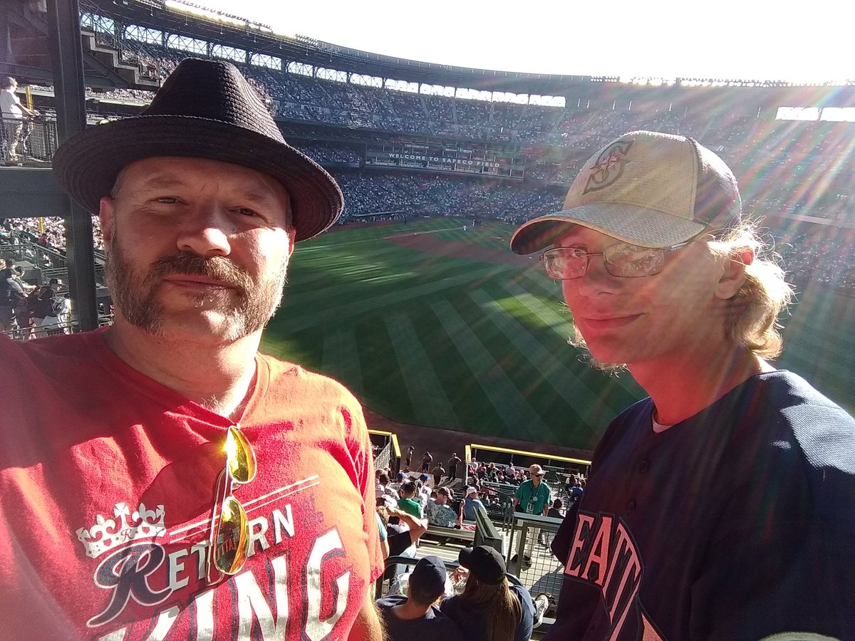 arterialturns's tweet photo. Here to get that Gordon bobblehead and witness regreso del Rey.
#HappyFélixDay #TrueToTheBlue #WhereIRoot #GoMariners #GordonBobble https://t.co/q5hWwU3W0r
