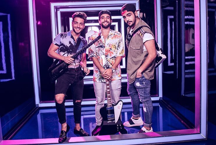 Nuestros chicos desde los ensayos de @PremiosJuventud 💥💯 ¡Listos para mañana! #NocheSinDia #IlVolo