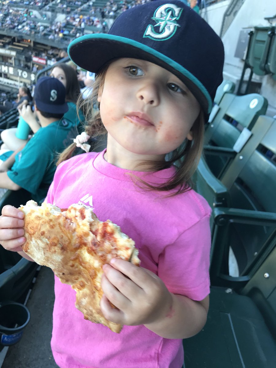 jeff_perrotti's tweet photo. Sometimes all you need is a baseball game, pizza, and a #gordonbobble https://t.co/nyhNfC4PKu