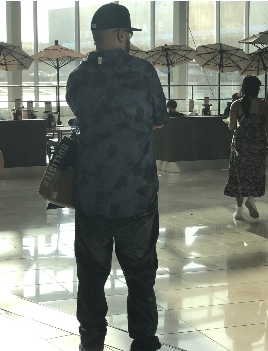 KjTalyn's tweet image. LADIES BE CAREFUL. I was at galleria mall with my little cousin, sister, and a friend and a worker had to tell us this guy was following us the whole time we were there. She said he’s there all the time carrying the same bags (lids and hollister) acting sketch and following ppl.