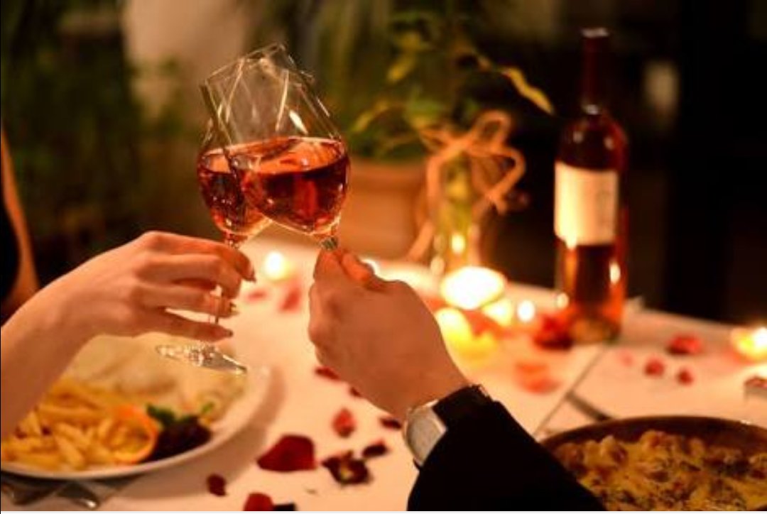 GuardiaJanineH's tweet photo. Para relaxar e esquecer dos problemas, nada melhor que um bom vinho e uma boa companhia. https://t.co/qNijR9WHTe