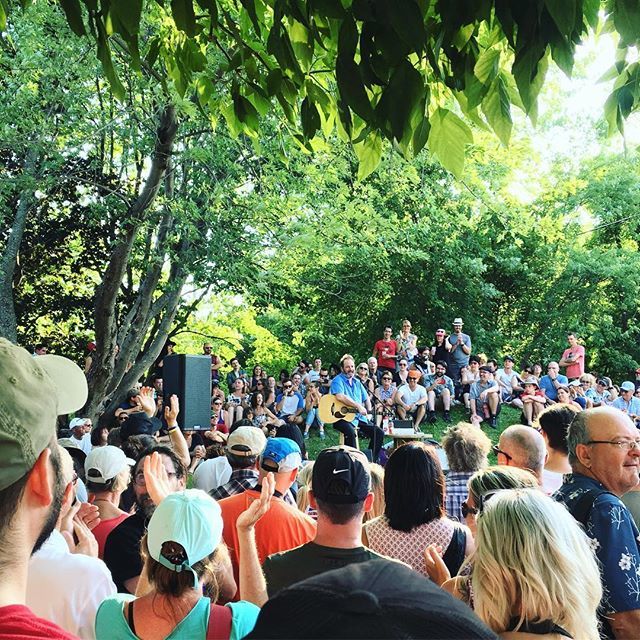 LesRockalouves's tweet photo. FESTIVAL // Connaissez-vous @lefestifbsp?? Parmi les nombreux spectacles qui ont lieu dans la ville enchanteresse de Baie-St-Paul, il y a de belles surprises, comme Paul Piché qui s’arrête dans un parc pour un concert intime, solo. @laurieobama vous prép… https://t.co/xxBHUJzPWW https://t.co/ZVjluLcuvL