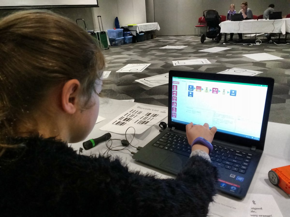 Ganjm001's tweet photo. Awesome kids block coding with Adelaide creation, Edison robots. @hybridworldadl #edisonbot #stemplay #kidscode #girlscode #Radelaide @stemableproject https://t.co/orV7ReIXLT