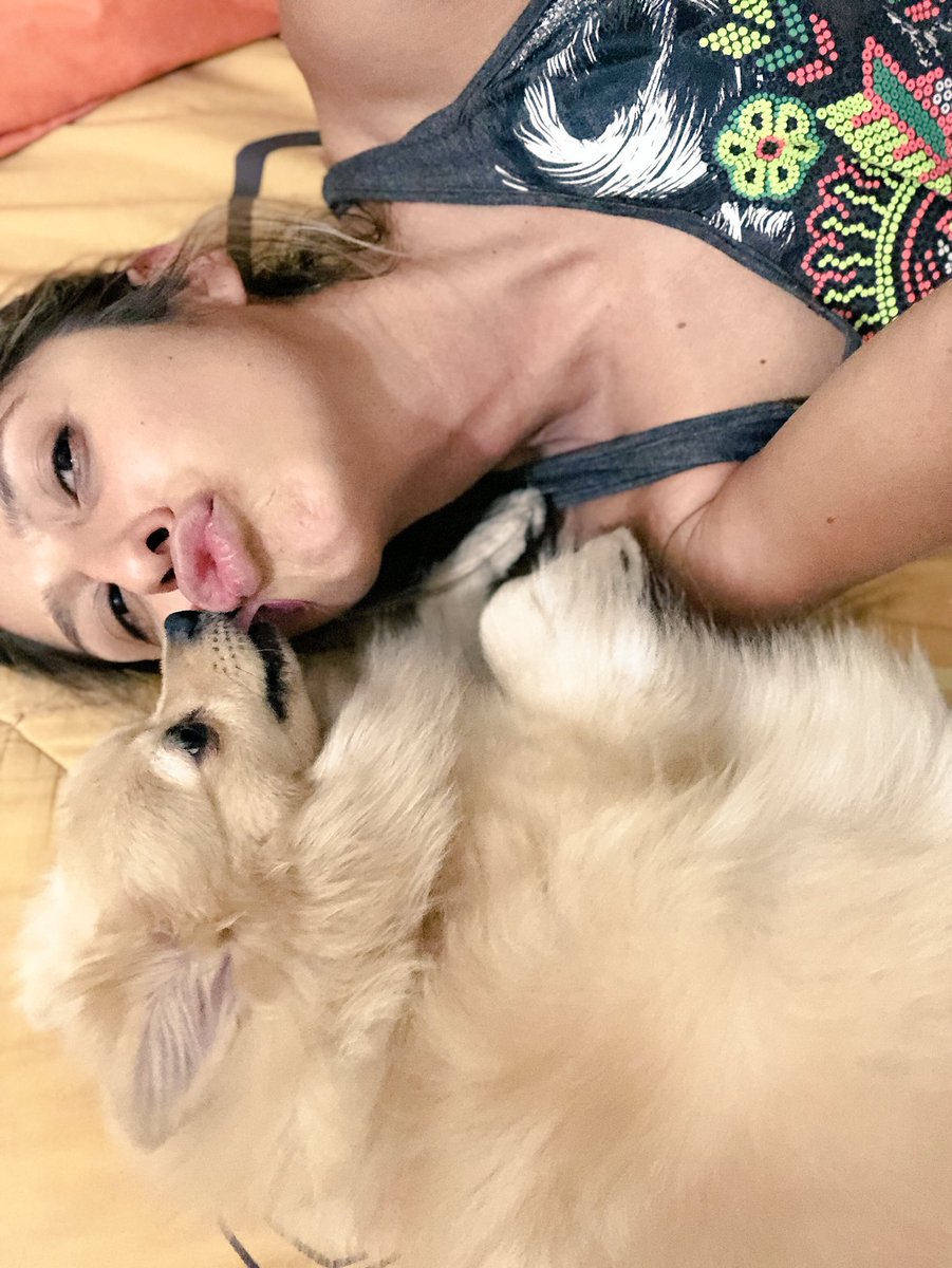 witzytan's tweet photo. #FelizDiaMundialDelPerro las amo sin control #frida #kahlo 😍🐶🙏🙌🏽 https://t.co/5qBzIhC77q