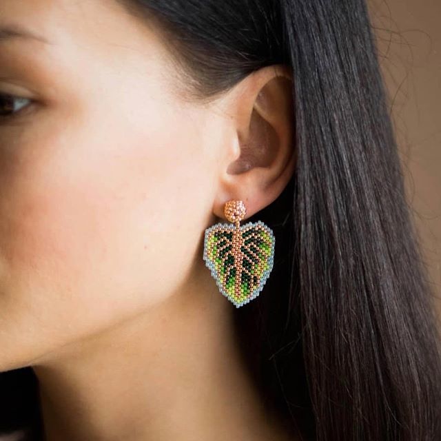 Happy Sunday ! We are in ❤️ today with @littlesijewellery beaded monstera earrings. #etsyseller #etsy .
.
.
.
.
.
#tropical #monsteraddict #plantjewelry #monsteraleaves #beadedjewelry #beadedearrings #botanicaljewelry #tropicaljewelry #natureinspired… ift.tt/2uQFBmx