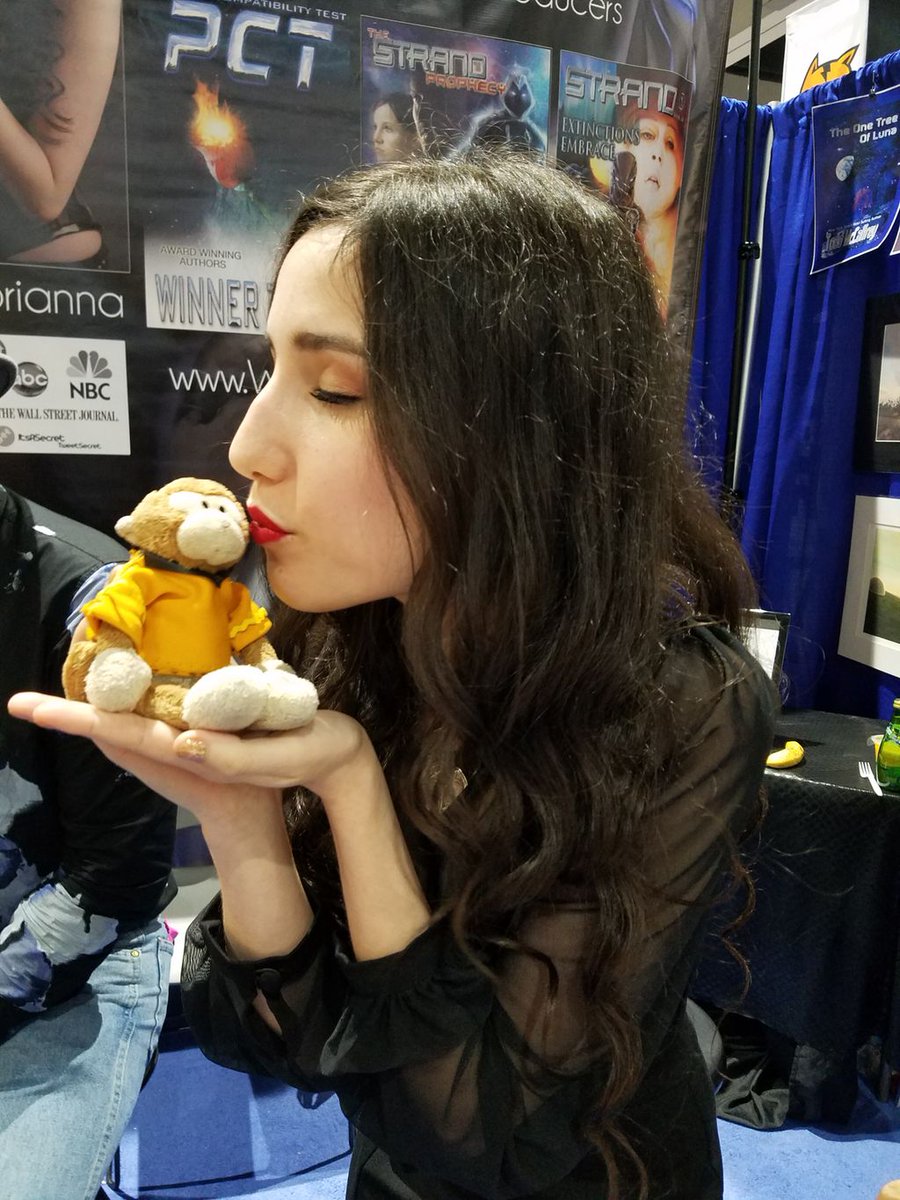 TravelingMocha's tweet photo. It's not #SDCC without seeing the @winnertwins and buying a book from them. #MonkeyBusiness #ComicConMonkeys #ComicCon #MeetingAuthors #ReadMoreBooks https://t.co/4JRU0ouilb