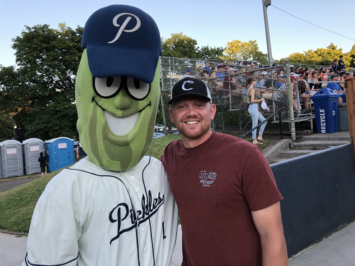 CorvKnights's tweet photo. Alum Jordan Horak of @UPPilotBaseball in the house, with Dillon of @picklesbaseball. #CornValley https://t.co/Pj6plSiQHD