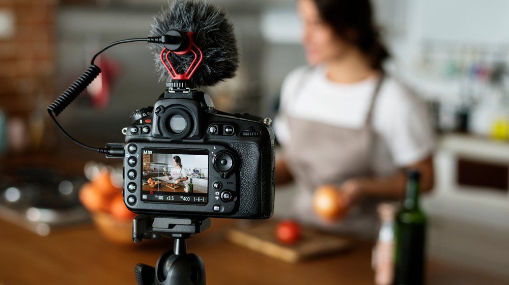 BranchLabs's tweet photo. If you're the face of your business, should you blend personal and business branding?https://t.co/g7NnzvOcsM https://t.co/7IloWOfUKL