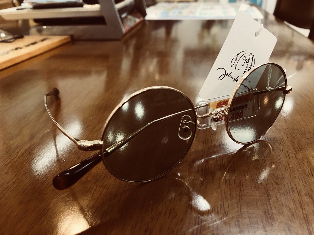 OPTDERIC's tweet photo. 丸メガネあります。この丸メガネにはスモーク系のカラーを入れるとダサかっこいいサングラスになります。もちろん度入りサングラスにも普通のメガネにもできます。他にもございますのでぜひご来店ください。 #メガネ #サングラス #布施 https://t.co/sH19KcVxHz