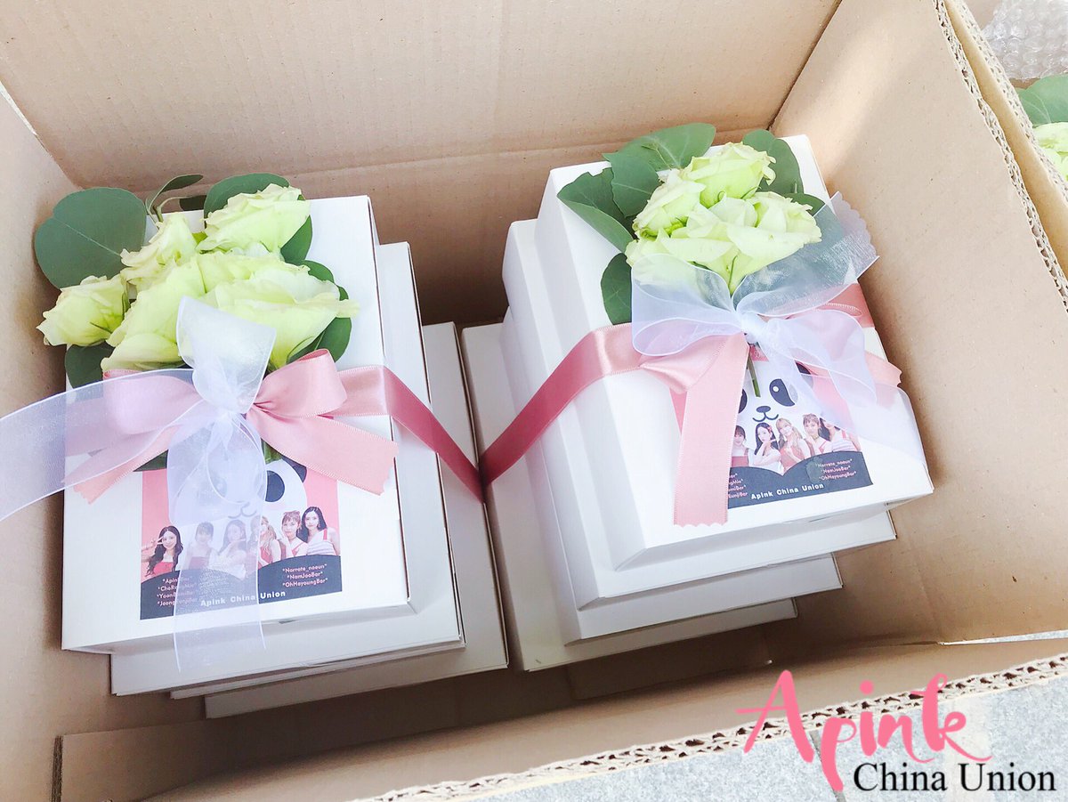 ApinkUnion's tweet photo. #에이핑크 #1도없어 ✨✨오늘 벌써 막방인데ㅠㅠㅠㅠㅠ 우리 China Fan Union도시락을 준비했어요. 다 맛있게 드세요🎉🎉🎉💋@Apink_2011 @Apinkpcr @Apinkbm @Apinkjej @Apinksne @APINKKNJ @Apinkohy https://t.co/EKrpo9vha4