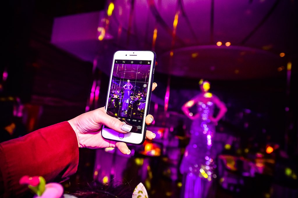 #WWEEK
W Guangzhou has set your day for unexpected surprise!
#WorkaholicMonday
Join W WeChat Fans Group, enjoy W surprises
<a href="/FEI/">Fei</a> selected drinks buy 1 get 1
<a href="/WOOBAR/">Woobar</a> Four types of signature Martini at 50% off.

#whotels #wguangzhou #socialnetwork #bluemonday