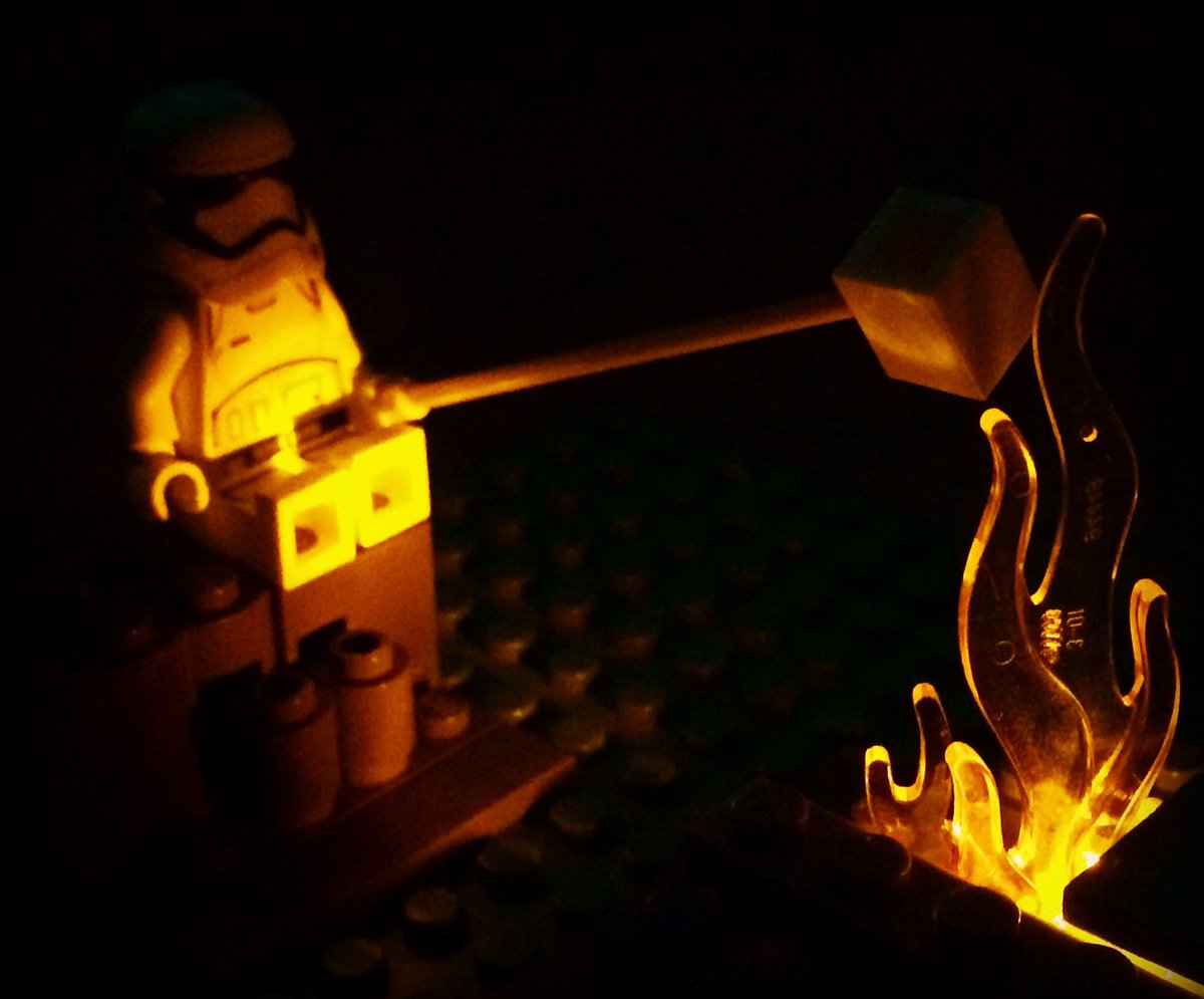 JamesTMcIntyre's tweet photo. Trying to keep warm through those chilly nights on Starkiller Base.  Inspired by ⁦@TheAvanaut⁩   #lego #StarWars https://t.co/Tkr3HjCaf7