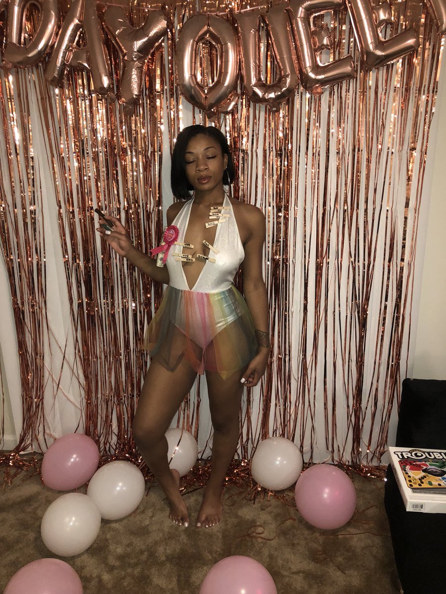 queennque's tweet photo. ♋️🎉 https://t.co/Unm7bn7Zdm