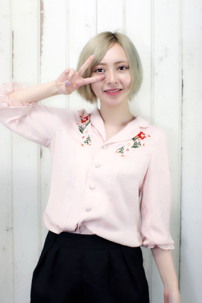 catrina_hearts's tweet photo. 【SOD】
2018年7月22日(日)
12時〜ラムタラ秋葉原店
１週目 私服撮影

@yano_purpleさん

あやのあんだーばーぱーぷるさん(以降あやのっち)のデビューイベントに参加しました！金髪だからとか色々な理由で敬遠されそうですがとてもフ���ンドリーで楽しくお喋りできました。 https://t.co/XF1W67O9gO