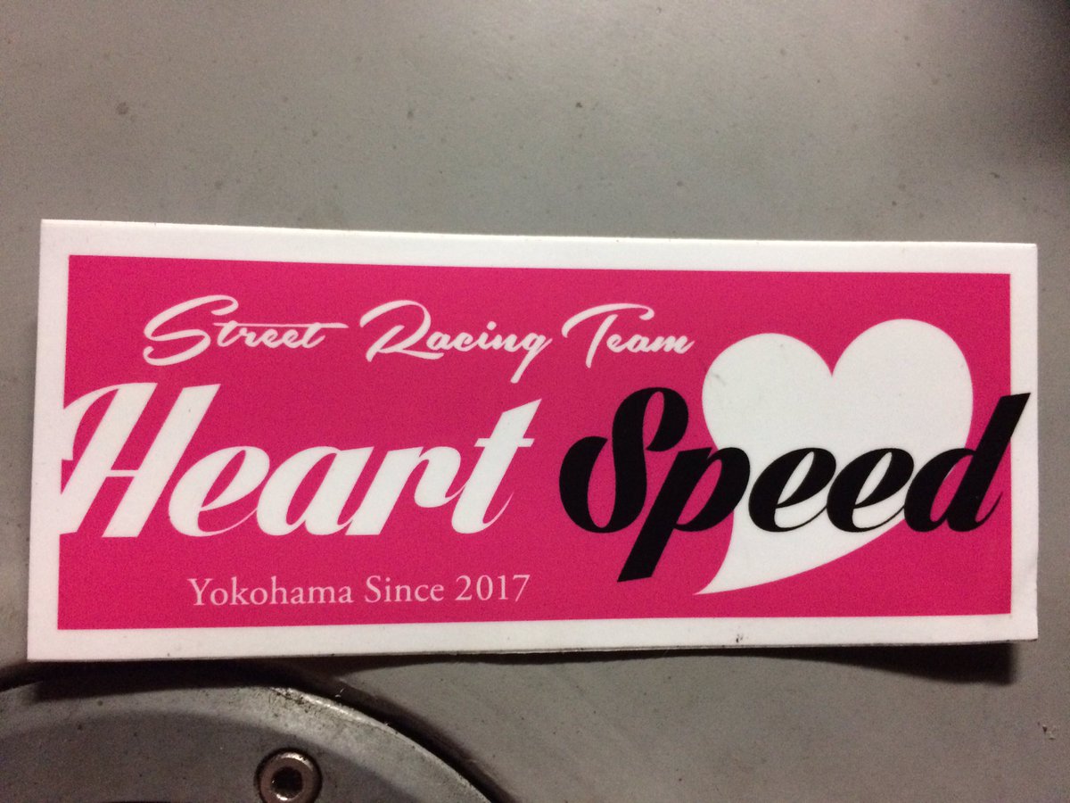 htk13ptr's tweet photo. 空気圧確認し忘れ、マウントも一本緩んでて振動ビンビン、ツナギ着たけどバンクセンサー貼り忘れて生膝、でも久々で楽しく走っちゃう、ソウイウモノニワタシハナリタイ。
恥ずかしながら帰って参りました。
カッチョいい若者達にステッカー頂いた。
#HeartSpeed https://t.co/L1U8rHvF3T