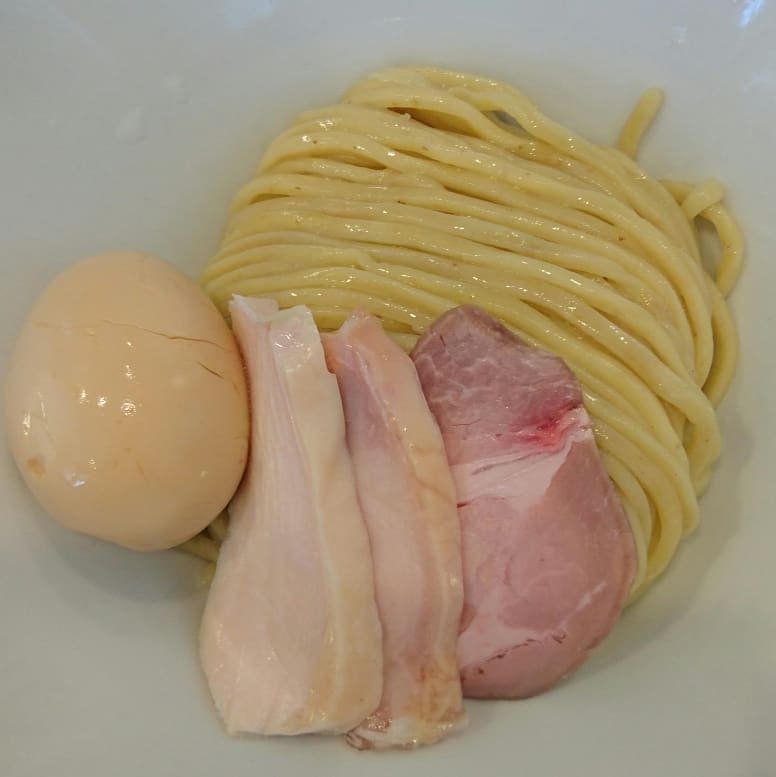 manaburton's tweet image. 【麺や 福はら】@大阪市生野区
周年限定の特製濃厚魚介つけ麺🍜を🍴
店主さんが修行されたお店で出されていたつけ麺の仕様との事。
そのお店がいかに凄いのかを感じながらいただきました(≧▽≦)
#麺や福はら
#特製濃厚魚介つけ麺
#祝1周年