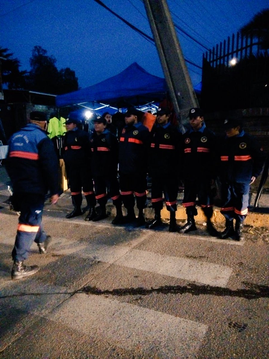 dc_quintero's tweet photo. Hoy personal de la Defensa civil de Quintero prestando apoyo al servicio de la Fiesta de San Pedro en la comuna de Puchuncaví localidad Horcón gracias a todo los voluntarios que participaron en el servicio 💪🏻 https://t.co/zE97fGKjTg