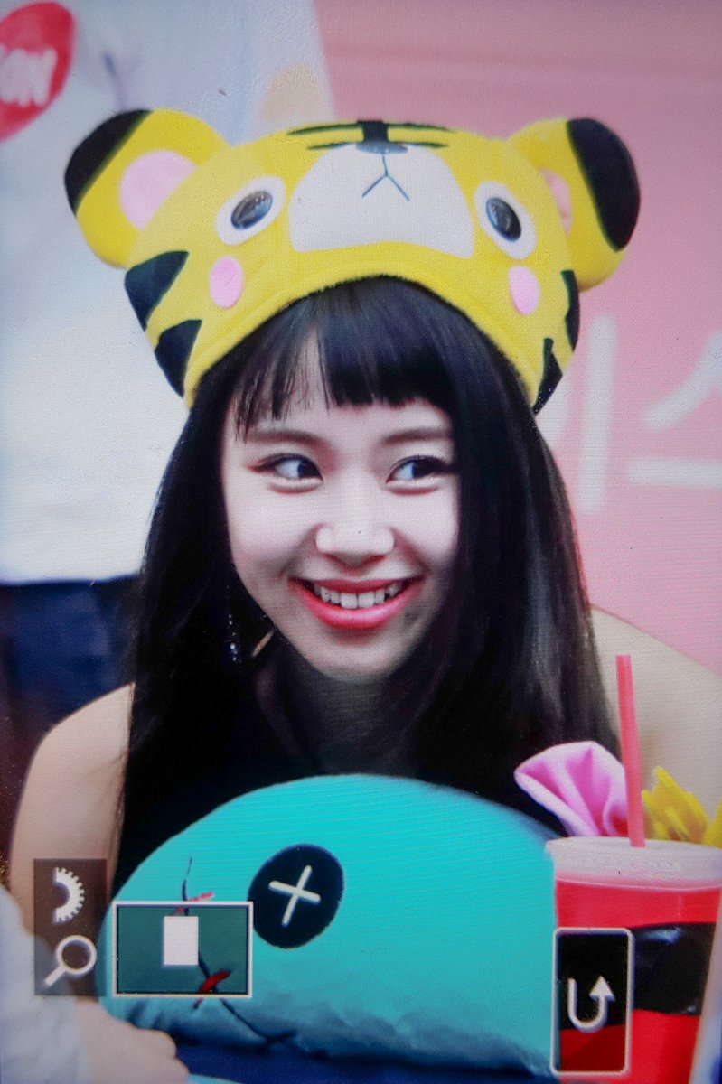 OLAM2324's tweet photo. 180722 하남 스타필드 팬싸인회 
#트와이스 #채영 #TWICE #CHAEYOUNG https://t.co/tLMjwcMoXZ