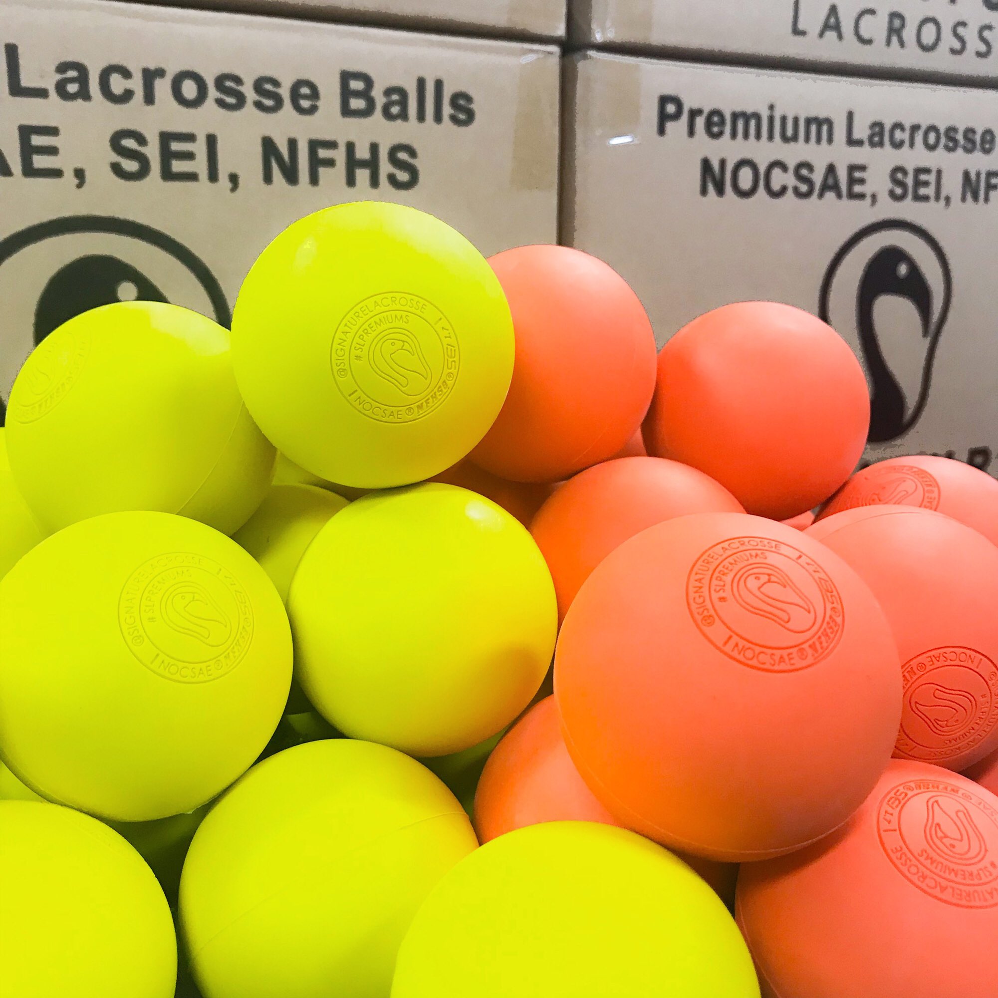 Laxkong Newitem Signature Lacrosse ボール シグネチャーラクロス社製オフィシャルサイズの ボール新入荷 Nocsaeのルール 大きさ 重さ バウンド率 に準拠しています カラーはオレンジとイエローの2色 T Co