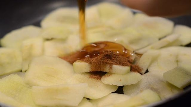 VegBurge's tweet photo. Our cinnamon apple quinoa recipe.
.
.
#feedfeed #recipe #videos #recipes #thekitchn #huffposttaste #buzzfeast #eeeeeats #instavideo #beautifulcuisines #foodgawker #tutorial #cooking  #foodandwine #cook #forkyeah #onthetable #yahoofood #foodblogger Watch our latest #video her… https://t.co/oEot5ALOGB