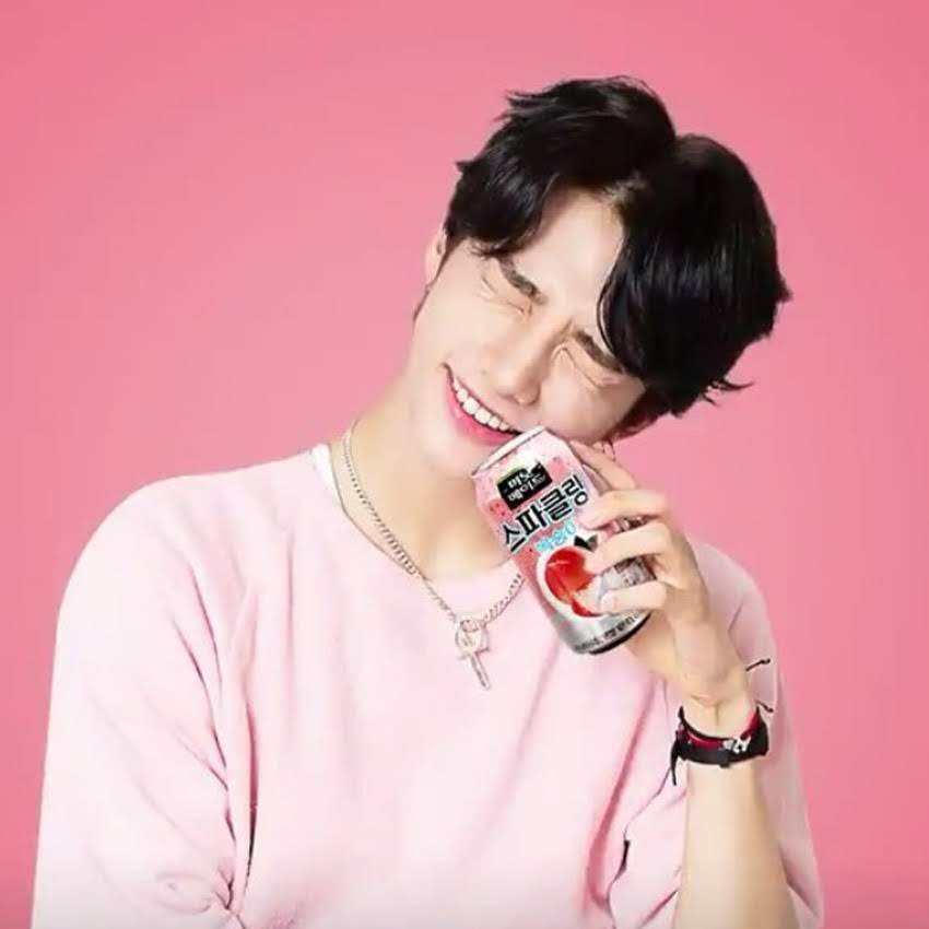 DKpoplayouts's tweet photo. #delamakpoplayouts #StrayKids #LEEKNOW #hyunjin #ChangBin Kpop Layout Stray Kids Matching 6 icons pink pantone LeeKnow Hyunjin Changbin 
© and rt if saved or used^^ [1/2] https://t.co/sZcKhcHnBp