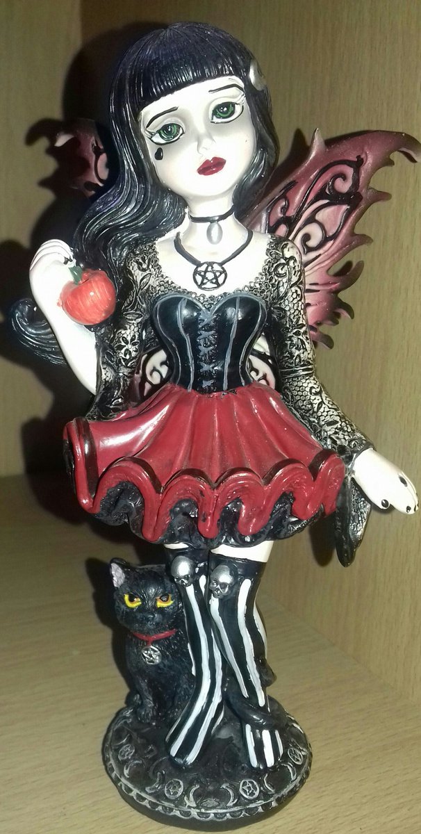 VodkaGothBitch's tweet photo. I bought two new nemesis now fairies i love them 😍😊💜 #LittleShadows #NemesisNow https://t.co/7pGUfw6FiF