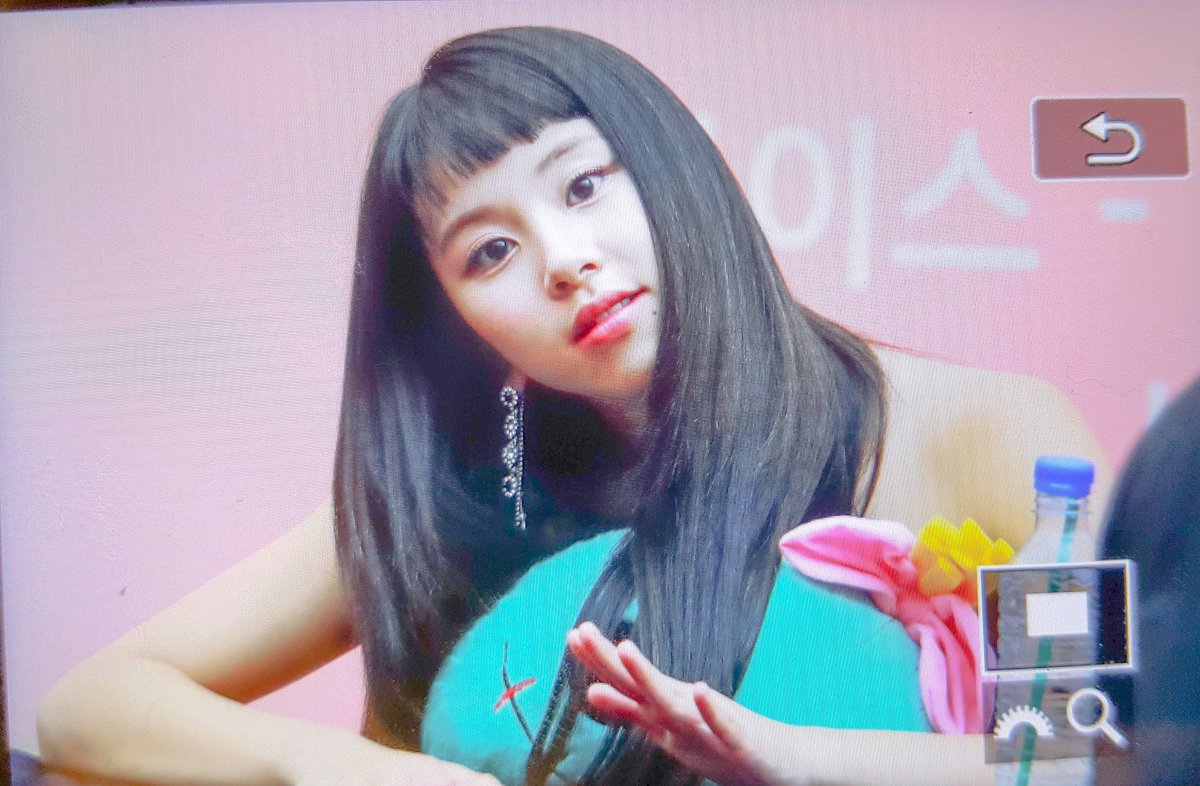 OLAM2324's tweet photo. 180722 하남 스타필드 팬싸인회 
#트와이스 #채영  #TWICE #CHAEYOUNG https://t.co/T38nTK2Y25