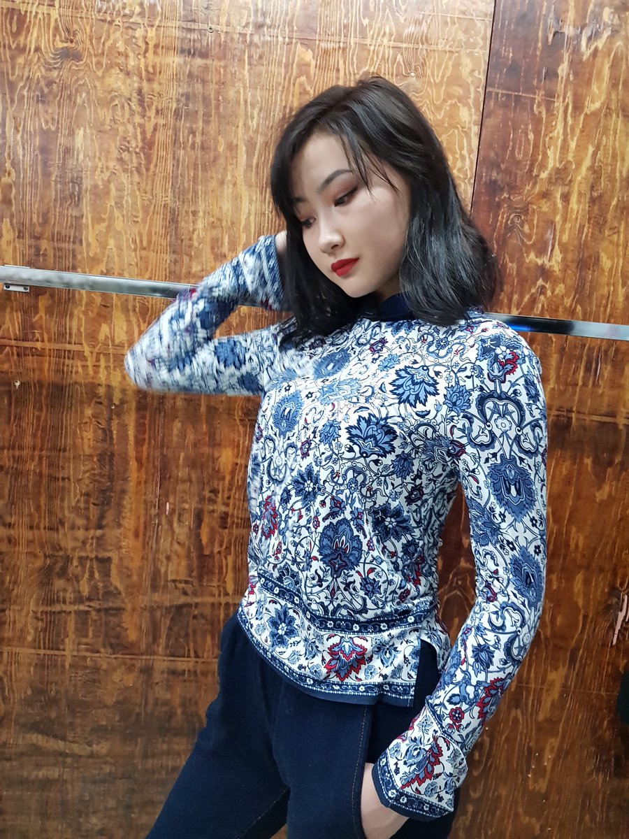 Зуны сүүлийн зад #хямдрал гд #exclusive-н доорх бүтээгдэхүүн 7.500 төгрөг болчиж 😲🤔... МОНГОЛД үйлдвэрлэвэл ингэж ХЯМДАРЧ чаддаг л юм бна. Гадаадад амьдардаг Монголчууд маань ийм материал загварт их дуртай... амжаад АВцгаавал... РТ plz...