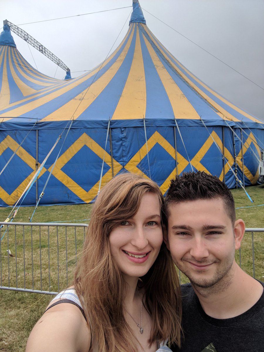 CarlaStaceyy's tweet photo. Queuing to see @jamesmartinchef at @YorksDalesFest we're both very excited #25MinutesToGo @NathanAsquith1 https://t.co/XKEzEbp2Tf